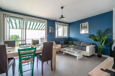 Coin salon dans l'établissement La Belle Étape - Grand T5 à Cholet