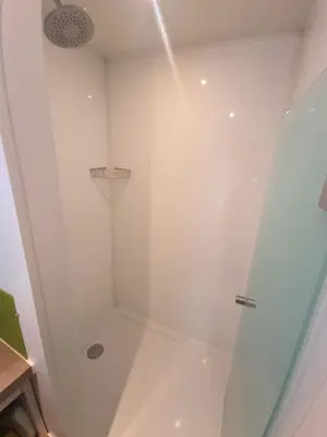 Salle de bains dans l'établissement Mobilhome 2 sdb, barbecue, proche mer, piscine