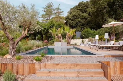 Piscine de l'établissement L'Echappée- Suite avec piscine pour 4 personnes ou située à proximité