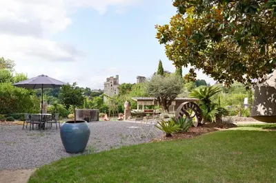 Jardin de l'établissement L'Echappée- Suite avec piscine pour 4 personnes