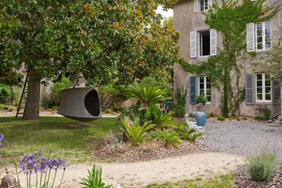 Jardin de l'établissement L'Echappée- Suite avec piscine pour 4 personnes