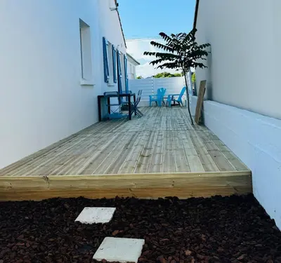 Balcon ou terrasse dans l'établissement Charmant logement à 800m de la plage!