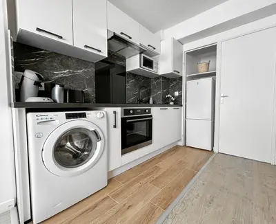 Cuisine ou kitchenette dans l'établissement Vivez au cœur de Saint-Nazaire ! Ville & Plages