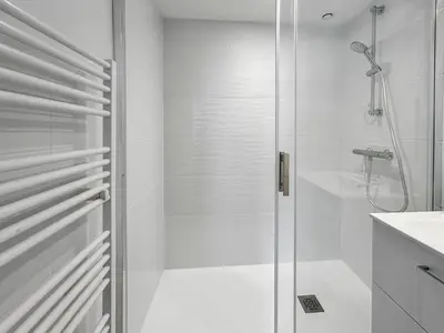 Salle de bains dans l'établissement Vivez au cœur de Saint-Nazaire ! Ville & Plages