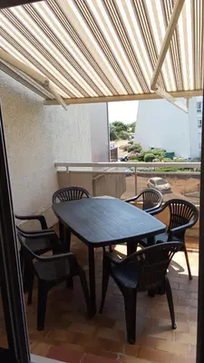 Balcon ou terrasse dans l'établissement Bel appartement à 100m de la plage avec parking privé