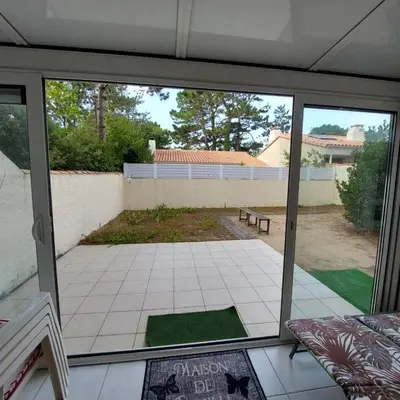 Balcon ou terrasse dans l'établissement Maison 200m plage rue pietonne