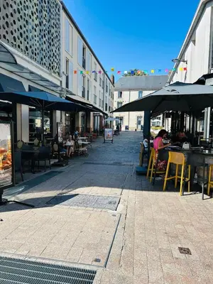 Restaurant ou autre lieu de restauration dans l'établissement Casa Arcades Rougé