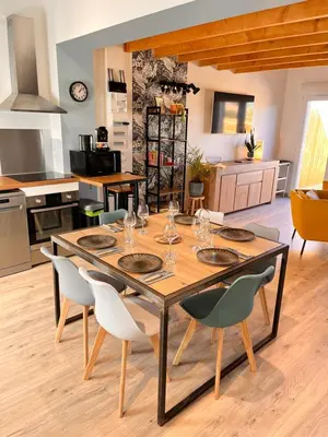 Cuisine ou kitchenette dans l'établissement Aux Pas Sages, 4 logements mitoyens, proche mer