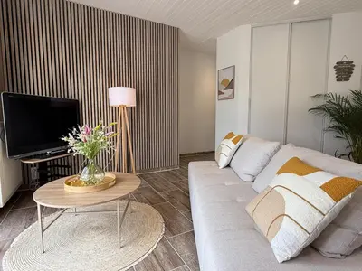Télévision ou salle de divertissement dans l'établissement charmante maison