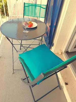 Balcon ou terrasse dans l'établissement Studio pour 2, lumineux, 300m de la plage et vue sur mer
