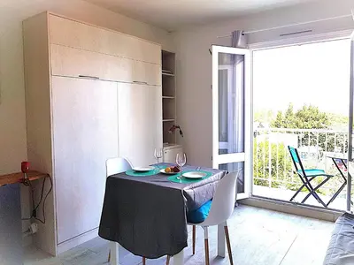 Balcon ou terrasse dans l'établissement Studio pour 2, lumineux, 300m de la plage et vue sur mer