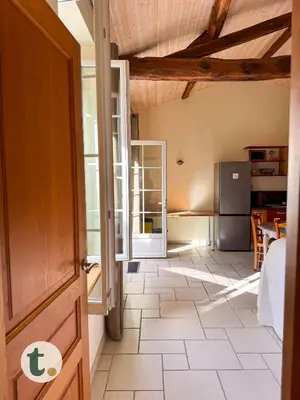 Cuisine ou kitchenette dans l'établissement Tranquiloue - Calme & Charme - 17min du Puy du Fou