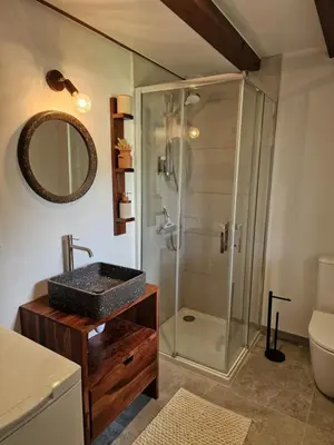 Salle de bains dans l'établissement Studio chaleureux de 30m2