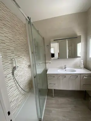 Salle de bains dans l'établissement Maison Saint Marc sur Mer