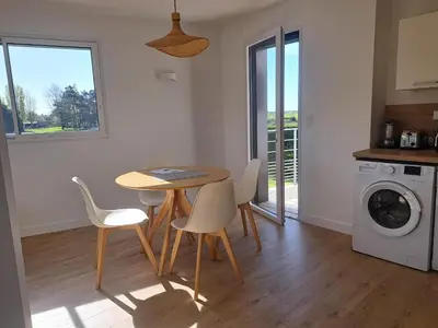 Cuisine ou kitchenette dans l'établissement 900 m Océan, Les Enclos, Vue panoramique Marais Breton
