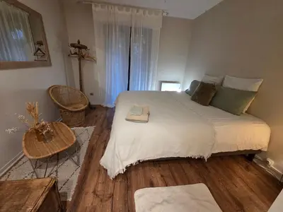 Un ou plusieurs lits dans un hébergement de l'établissement MAISON FAMILIALE 4 CHAMBRE PISCINE 5mn DU CENTRE VILLE