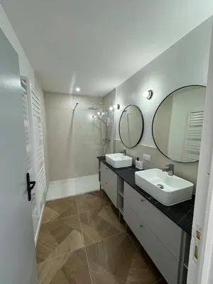 Salle de bains dans l'établissement Maison Petit Auverné