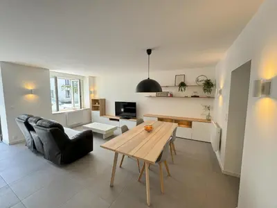 Télévision ou salle de divertissement dans l'établissement Maison Petit Auverné