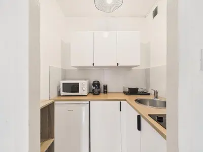 Cuisine ou kitchenette dans l'établissement 200m de la plage, terrasse, appartement pour 4