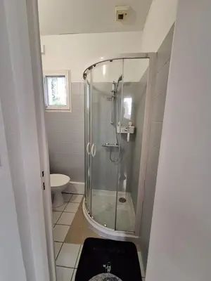 Salle de bains dans l'établissement Maison Jules Verne Nantes
