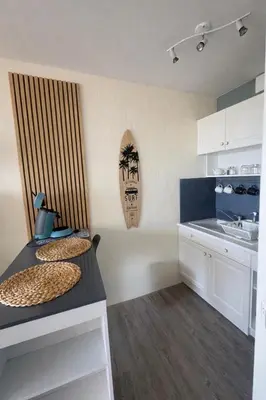 Cuisine ou kitchenette dans l'établissement Le Spot Secret Ambiance surf & vue mer
