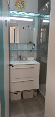 Salle de bains dans l'établissement Bord de mer et forêt