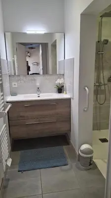 Salle de bains dans l'établissement Maison de vacances 6 personnes