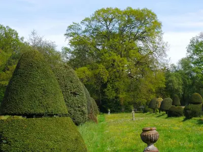 Jardin de l'établissement Château de la Garlais - 29 couchages