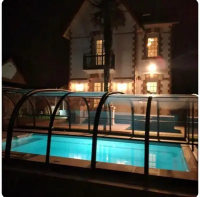 Piscine de l'établissement VILLA 1900 Bord de mer piscine SPA Nordique ou située à proximité