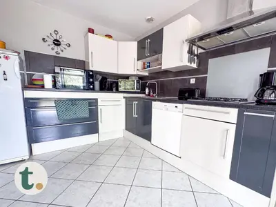 Cuisine ou kitchenette dans l'établissement Tranquiloue - Maison Familiale 6 min du Puy du Fou