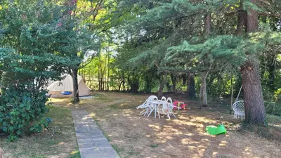 Jardin de l'établissement Chambre atypique