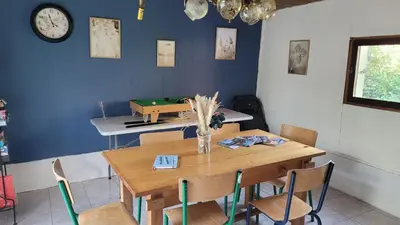 Coin salon dans l'établissement Chambre atypique