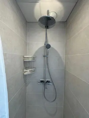 Salle de bains dans l'établissement Le Tertre - Wifi Fibre, TV, 2 Parkings, Moderne