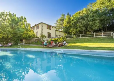 Piscine de l'établissement DOMAINE LE JARDIN SUSPENDU proche PuyduFou Les Epesses ou située à proximité