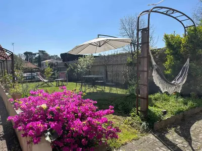 Jardin de l'établissement Charmante maison
