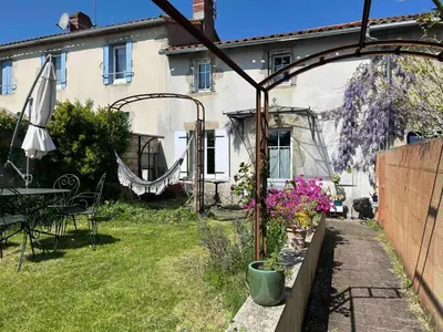 Jardin de l'établissement Charmante maison