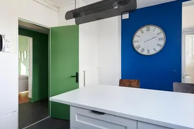 Télévision ou salle de divertissement dans l'établissement Les quais la gare