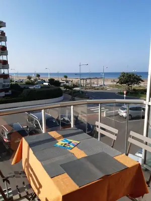 Vue générale sur la mer ou vue sur la mer prise depuis l'appartement