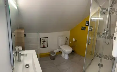 Salle de bains dans l'établissement Appartement dans maison avec jardin privatif