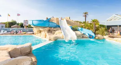 Piscine de l'établissement camping sol a gogo 3 chambres ou située à proximité