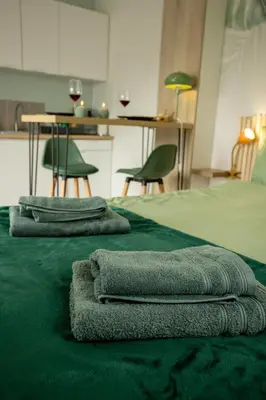 Un ou plusieurs lits dans un hébergement de l'établissement Jungle Studio - Déco tropicale et confort moderne