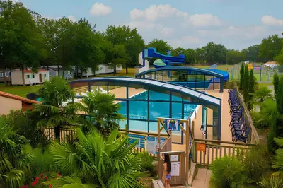Piscine de l'établissement Mobil-home 6 pers proche Puy duFou ou située à proximité