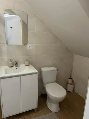 Salle de bains dans l'établissement Adar 01
