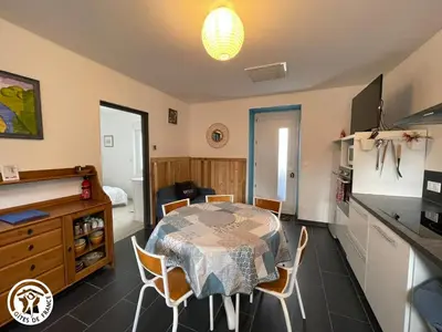 Cuisine ou kitchenette dans l'établissement Maison climatisée proche plage à Saint-Hilaire-de-Riez - FR-1-426-591