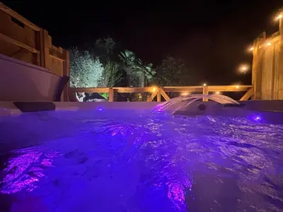 Piscine de l'établissement Gîte Cosy TY CLEM cottage ou située à proximité