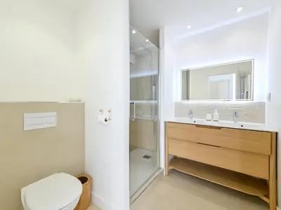 Salle de bains dans l'établissement Loft 23 - Appartement lumineux 4 chambres hyper centre de Cholet