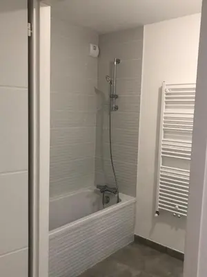 Salle de bains dans l'établissement New and spacious appartment 1 room St Mihiel