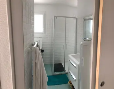 Salle de bains dans l'établissement Maison Pornic a 300m de la plage