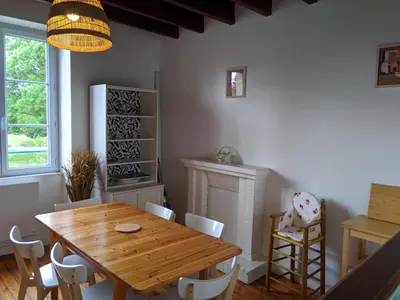 Coin salon dans l'établissement Maison au bord du canal - L'échappée belle