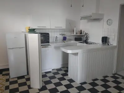 Cuisine ou kitchenette dans l'établissement Charmant appartement Pornic